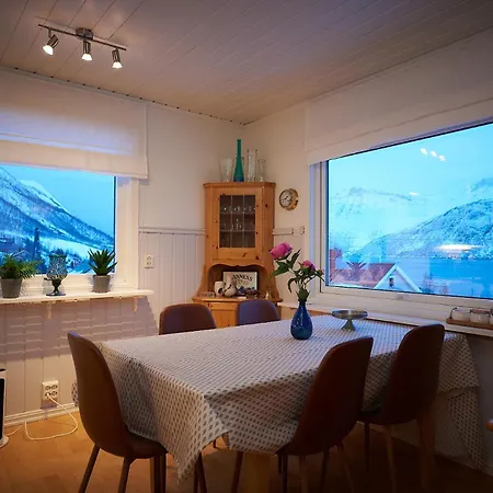 Rigmorhuset Holiday home Fjordgard